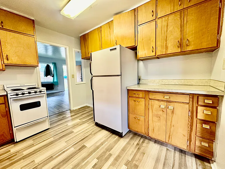204 S Mill St — Photo 7