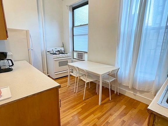 4th image of 126 N 5th St APT 1