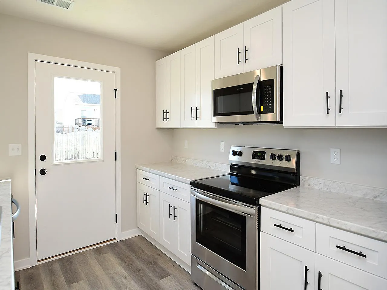 3 bed, 1130 sqft, $1,780 — Photo 2
