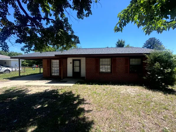 927 Fiske Dr, Fayetteville, NC 28311