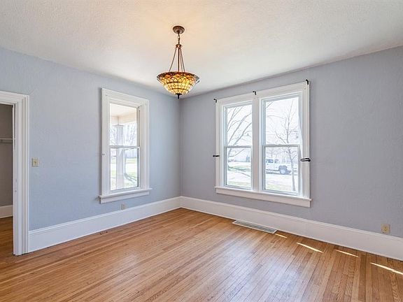 4th image of 528 Lafayette Ave