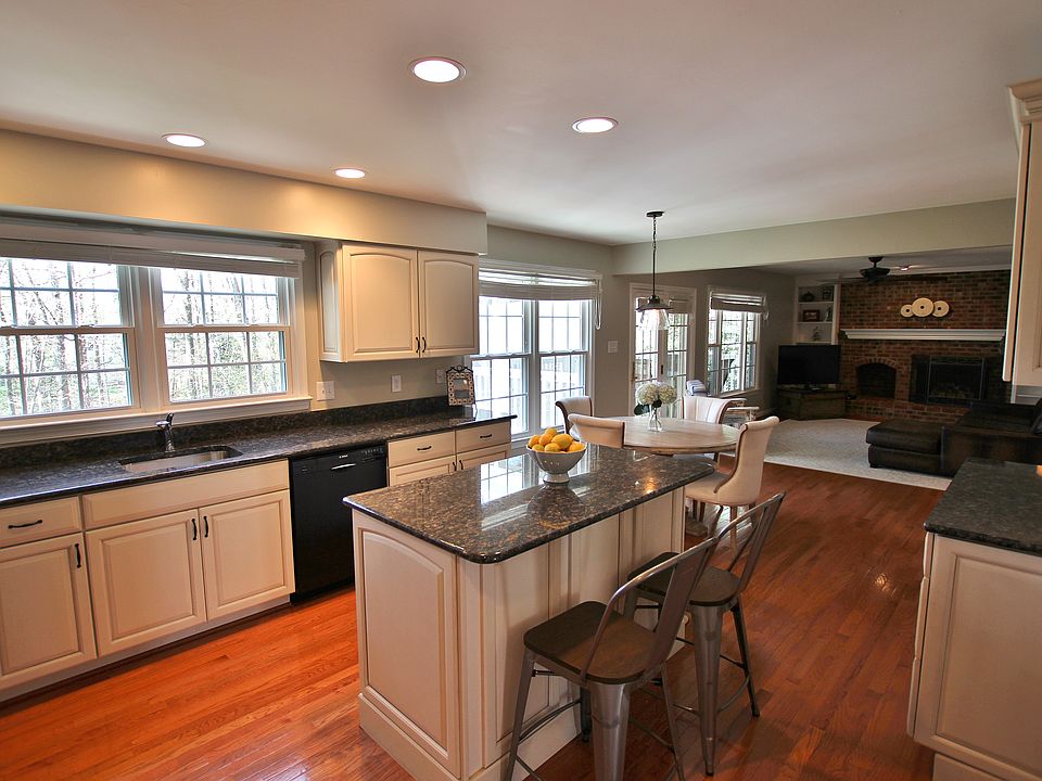 1st image of 15524 Barrington Pl