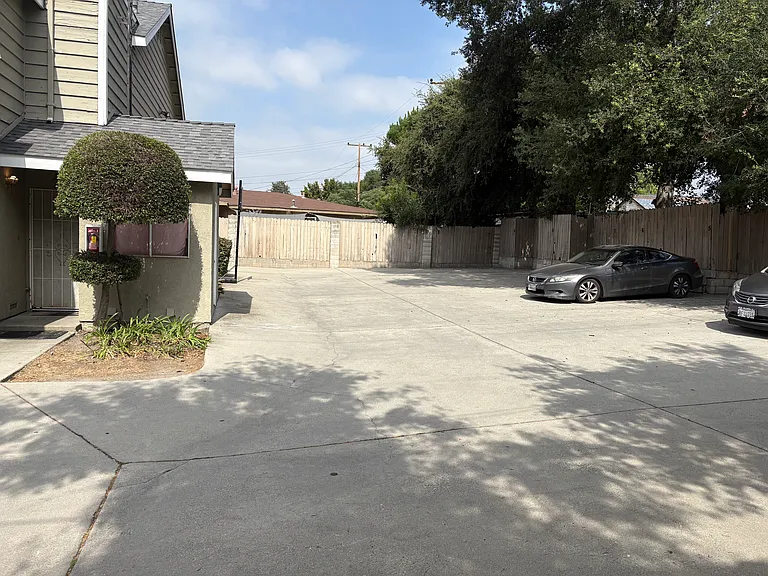 615 E Colorado Blvd #B — Photo 32