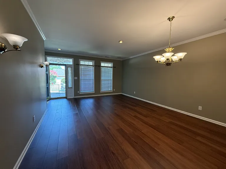 134 Canterbury Dr — Photo 5