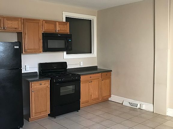 5th image of 743 W Washington St