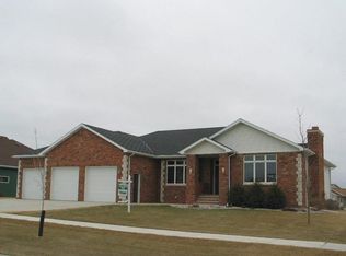2581 Sand Hills Ave, Grand Forks, ND 58201