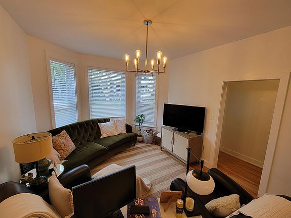 5th image of 3333 N Oakley Ave APT 1