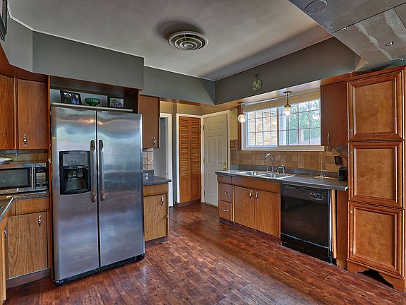 2nd image of 1803 E Lincoln Ave