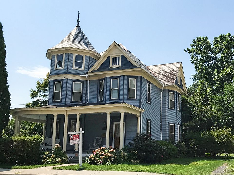 2nd image of 114 W Main St