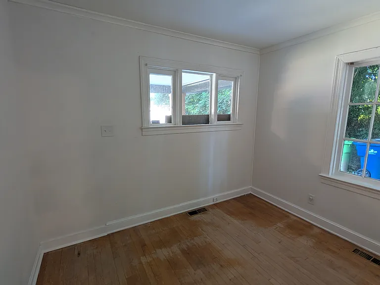 1219 Carlton Ave — Photo 9