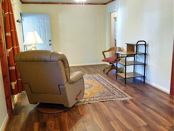5th image of 703 S Avenue M
