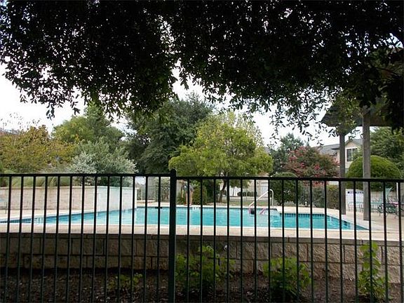 4th image of 2100 Pipers Field Dr APT 6