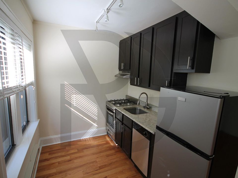1st image of 4737 N Hermitage Ave #U307
