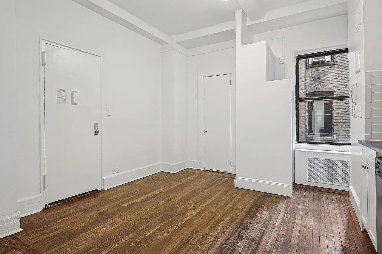 19 West 69th Street — Photo 4