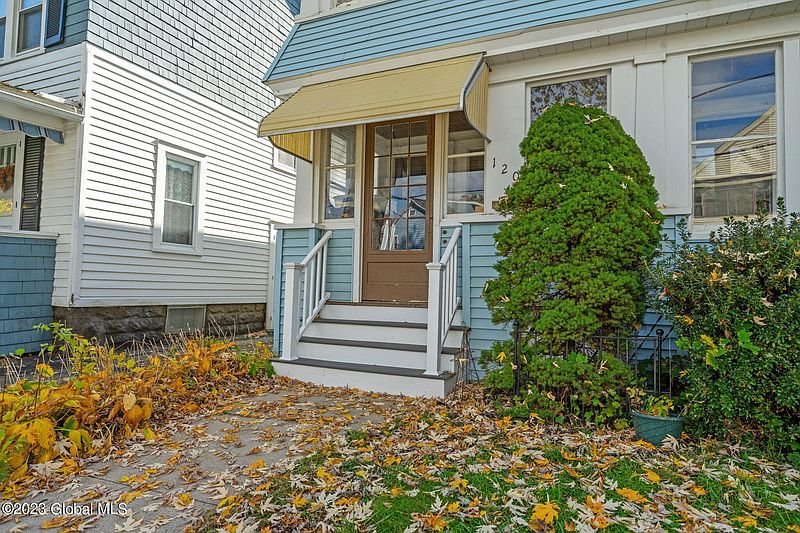 2nd image of 120 Jay Street