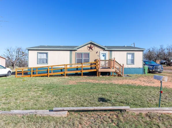 102 Flamingo Dr, Tye, TX 79563