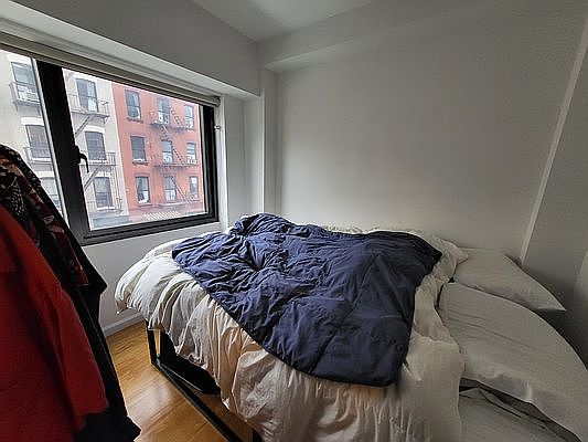 4th image of 219 1st Ave APT 3r