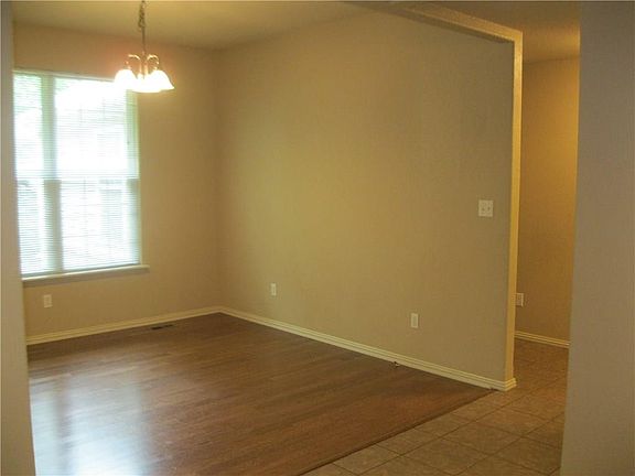 5th image of 47 Cawood Dr