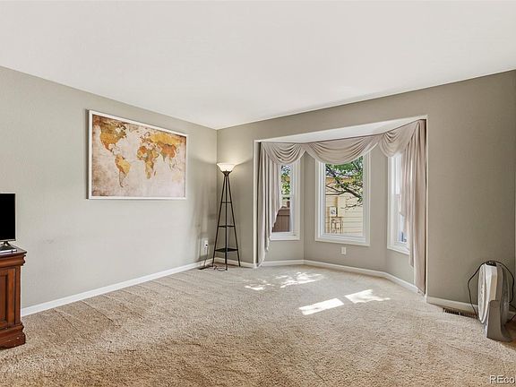 4th image of 5606 S Helena Court