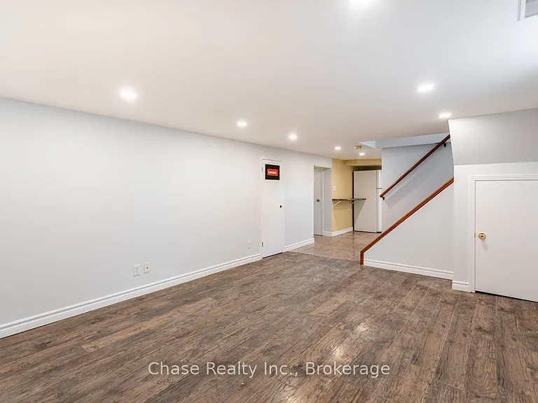 402 Guelph Line — Photo 15