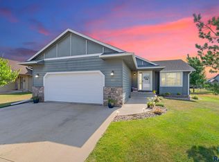 426 N Perry Ln, Harrisburg, SD 57032