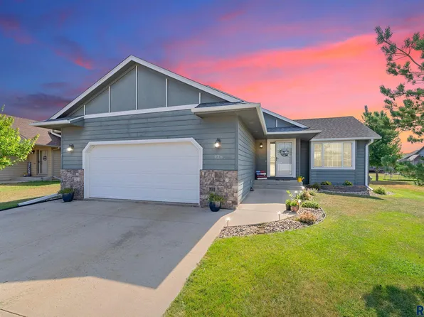 426 N Perry Ln, Harrisburg, SD 57032