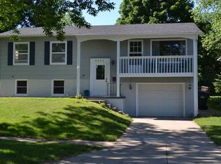 6035 Westview Ave SW, Cedar Rapids, IA 52404