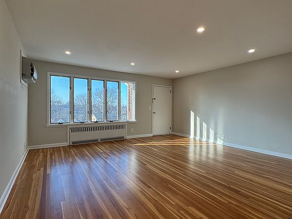 4th image of 639 Oakdene Ave