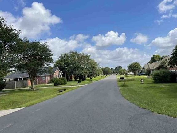 Exterior Neighborhood (street photo)