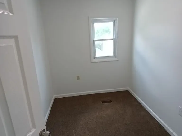 2044 Garrick Ave — Photo 23