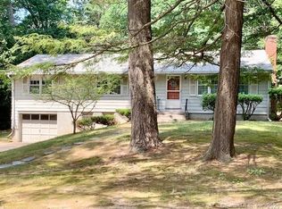 6 Fernwood Dr, Simsbury, CT 06070