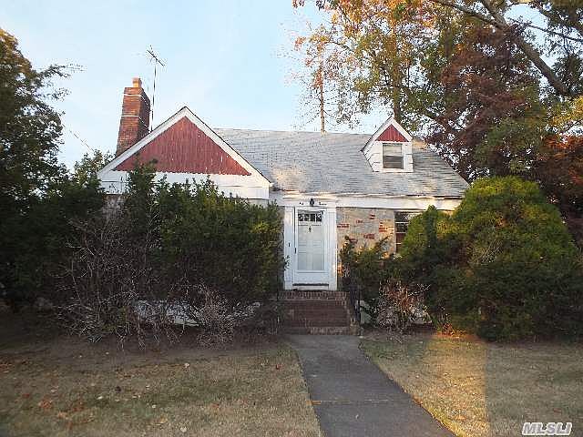 2nd image of 112 Balsam St