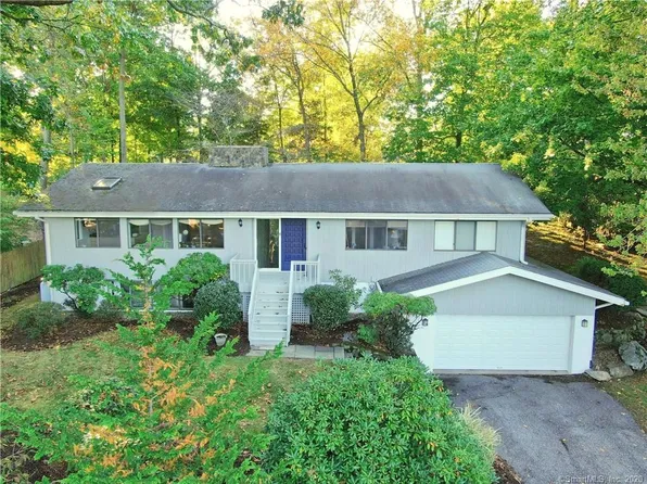9 Old Witch Ct, Norwalk, CT 06853