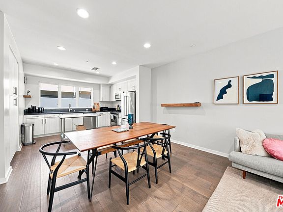 4th image of 2928 Rowena Ave #3