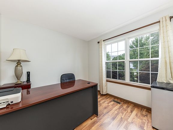 4th image of 2716 Middleton Ct