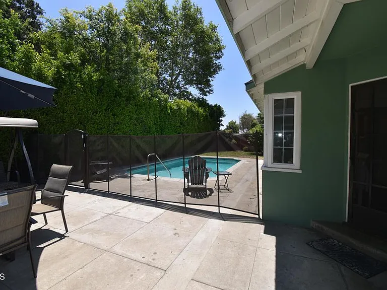 841 W Roses Rd — Photo 31