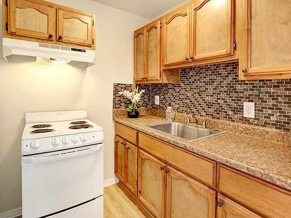 4th image of 1212 W 93rd St Floor 1