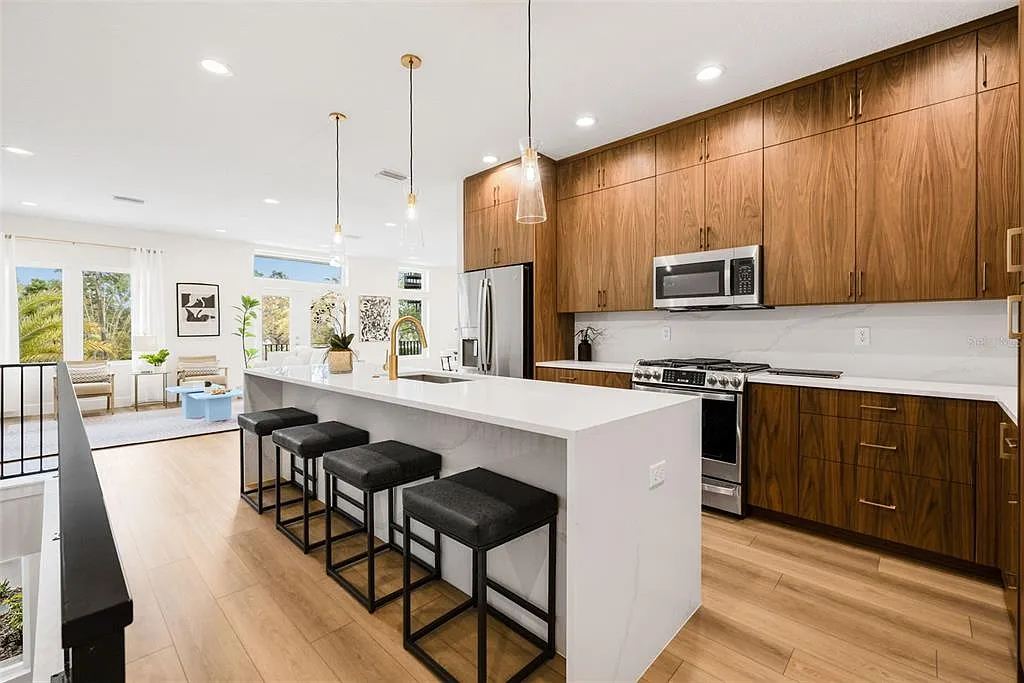 3 bed, 3.0 bath, 1976 sqft, $4,750 — Photo 4