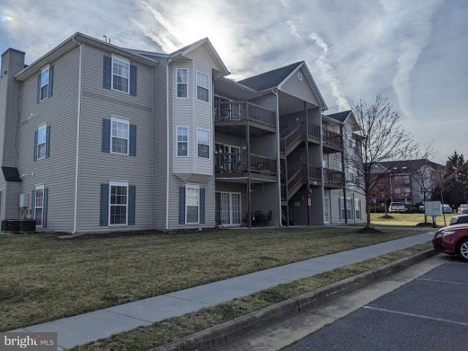 1st image of 136-4 Brookland Ct