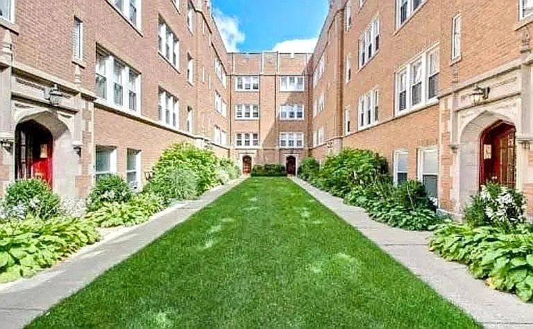 1st image of 2537 1/2 Prairie Ave APT 2S