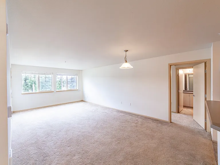 Four Lakes Apartment Homes — Photo 40