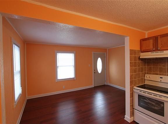 4th image of 136 Hansen Dr