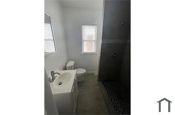 Building Photo - 4426 McGraw St #1