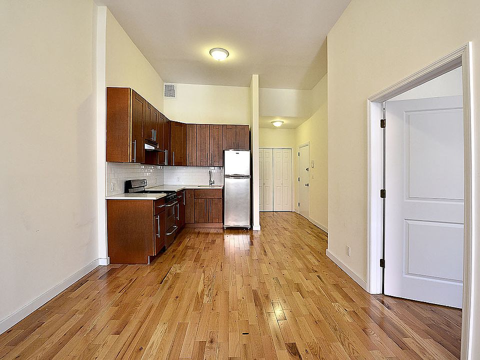 1st image of 136 E 61st St #24