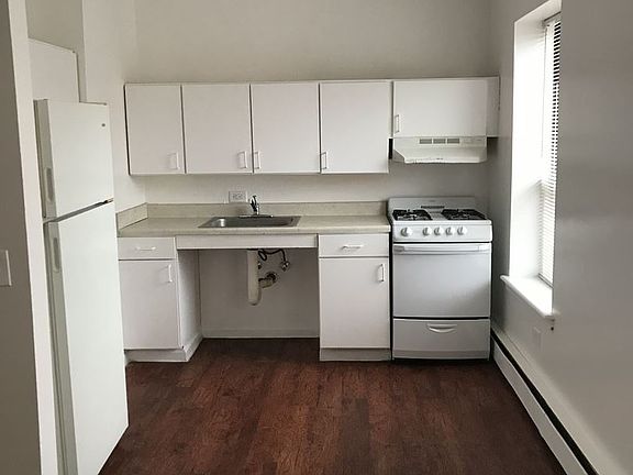 4th image of 1528 W Morse Ave APT 306