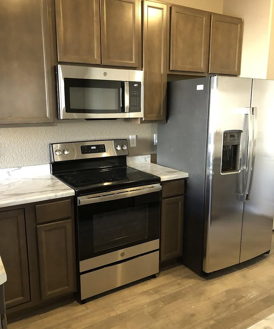 3 bed, 2.5 bath, 2011 sqft, $2,425 — Photo 3