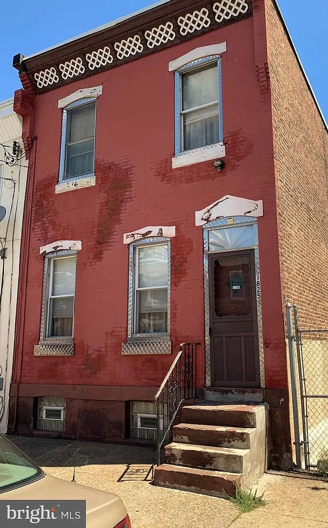 1825 E Ontario St photo 1