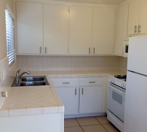3rd image of 206 Avenida Califia APT C