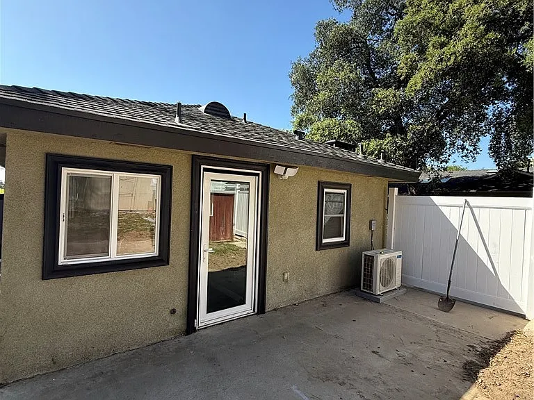 1147 E Lemon Ave — Photo 14