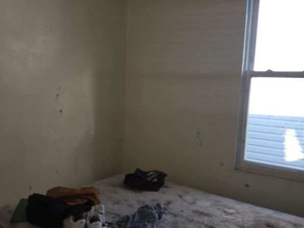 chicago-illinois-2143591382 picture